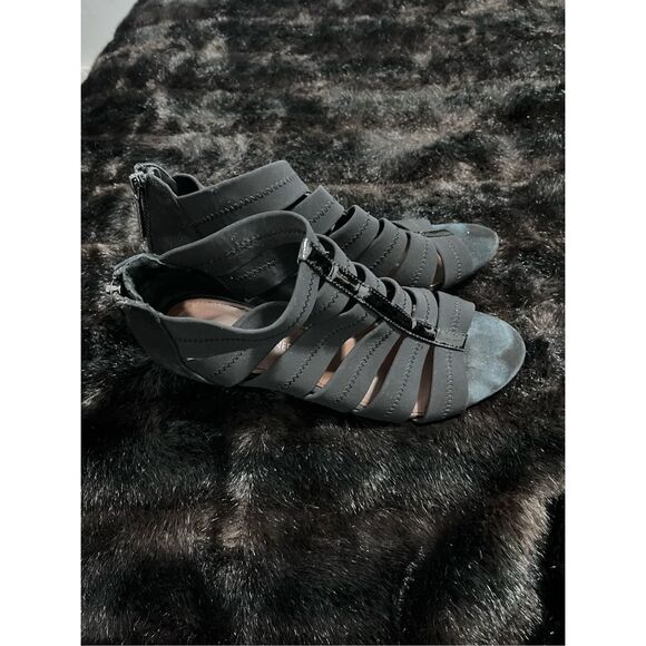 Donald J Pliner Black Estee Sandals  gladiator 9 m  wedge - Picture 1 of 5